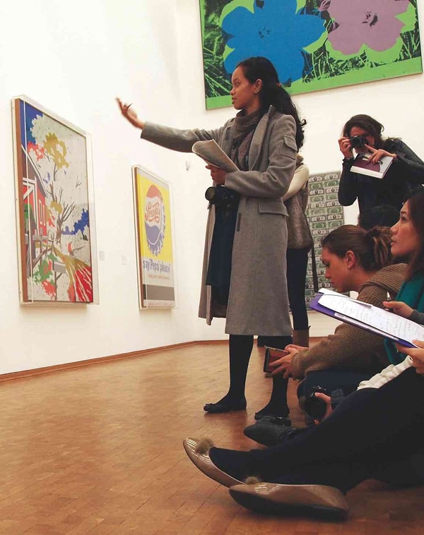 Étudiants du Bachelor Marché de l’art de l’IESA en immersion lors d’une foire d’art contemporaine Étudiants du Bachelor Marché de l’art de l’IESA en immersion lors d’une foire d’art contemporaine